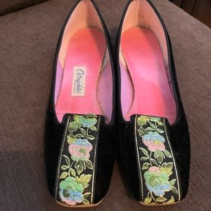 Vintage Oomphies velvet/floral embroidery 6.5